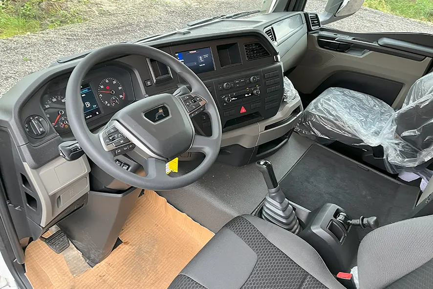 MAN TGL 12.220 BL CH Chassis Cabin 4x2 3