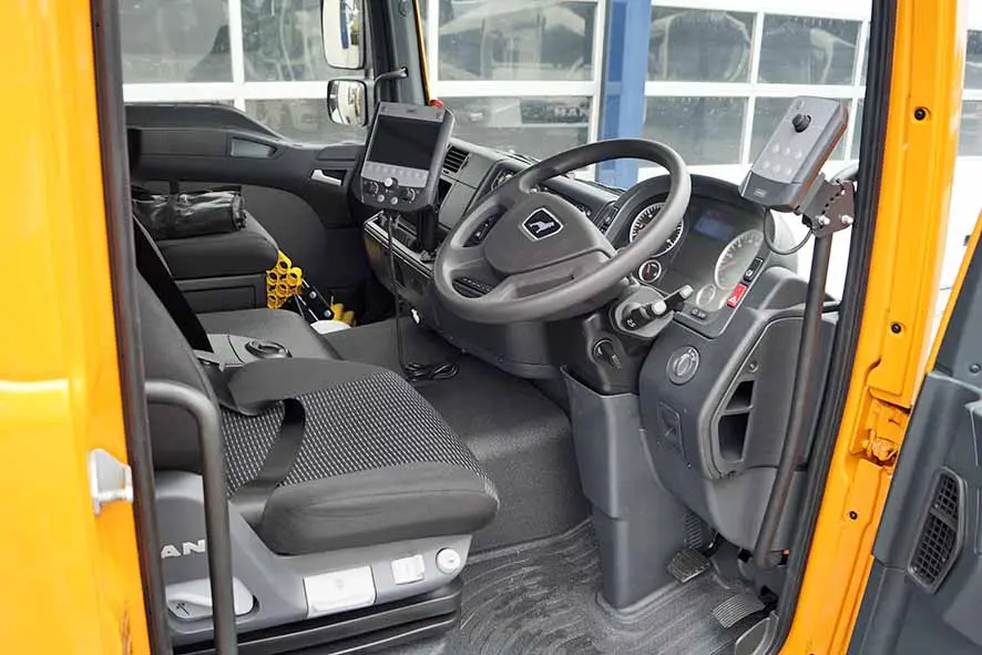 MAN TGM 18.240 BB Sweeper Truck 4x2 16