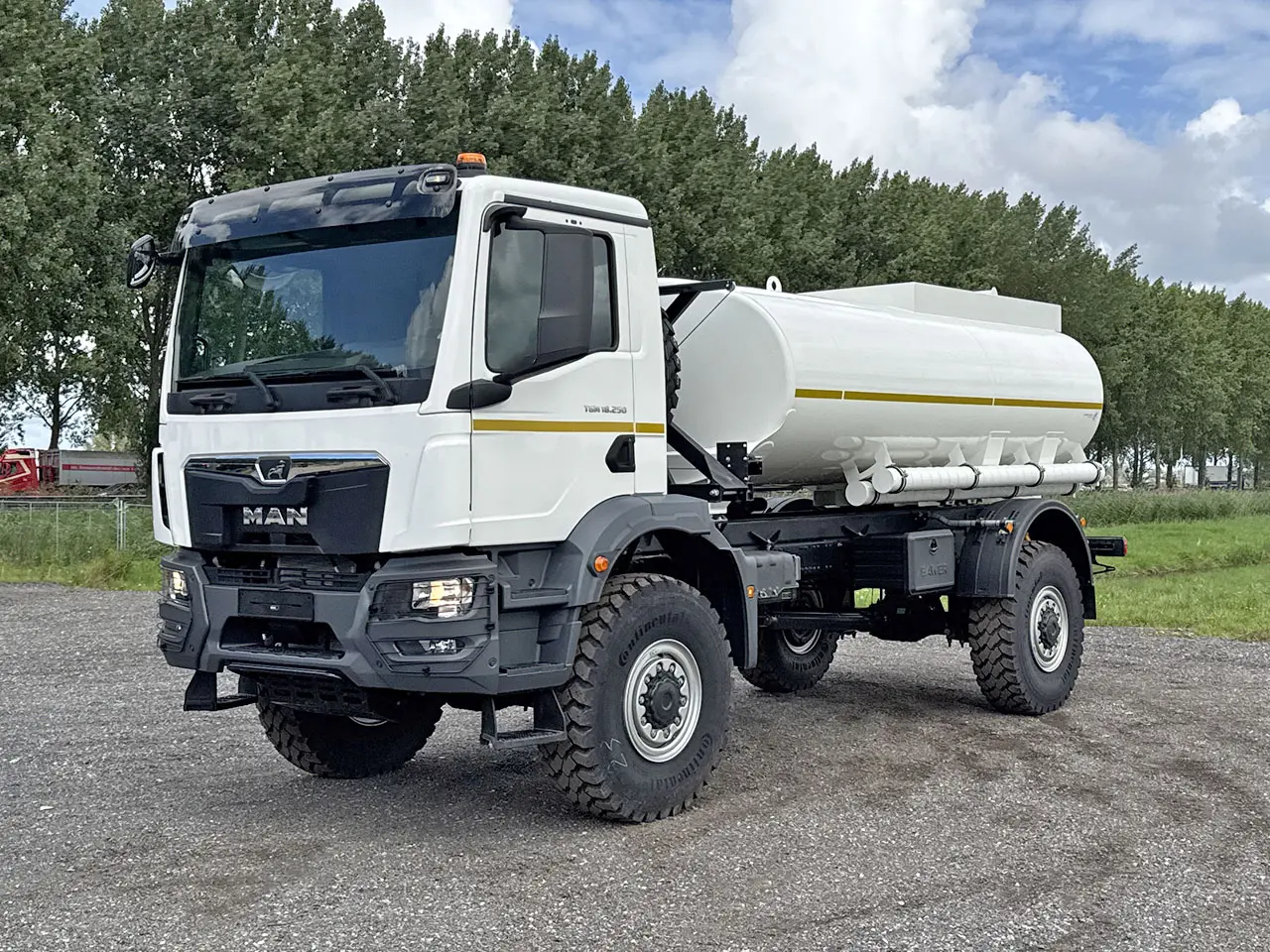 MAN TGM 18.250 BB 4x4 Camion citerne à carburant 8