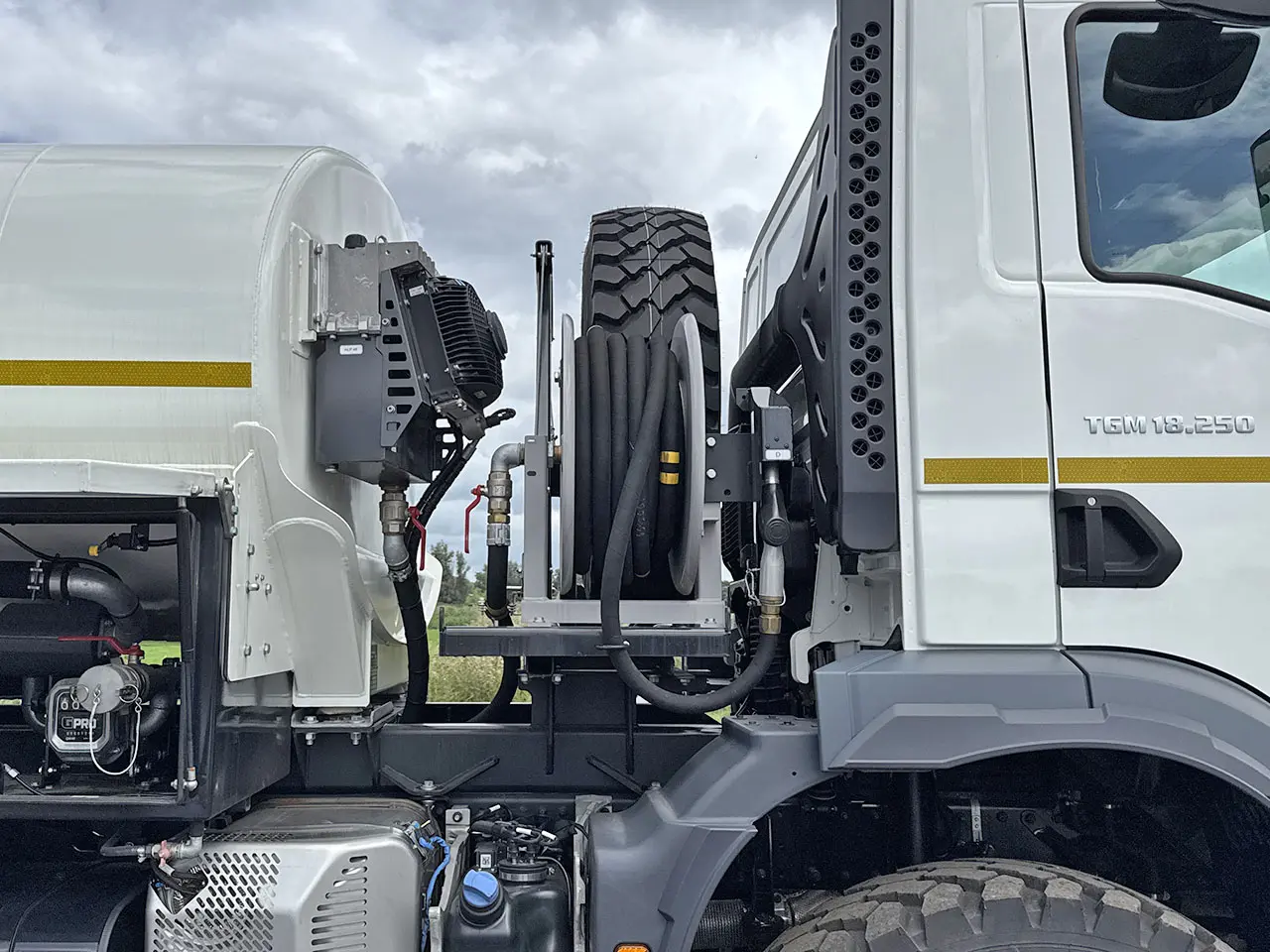 MAN TGM 18.250 BB 4x4 Camion citerne à carburant 12