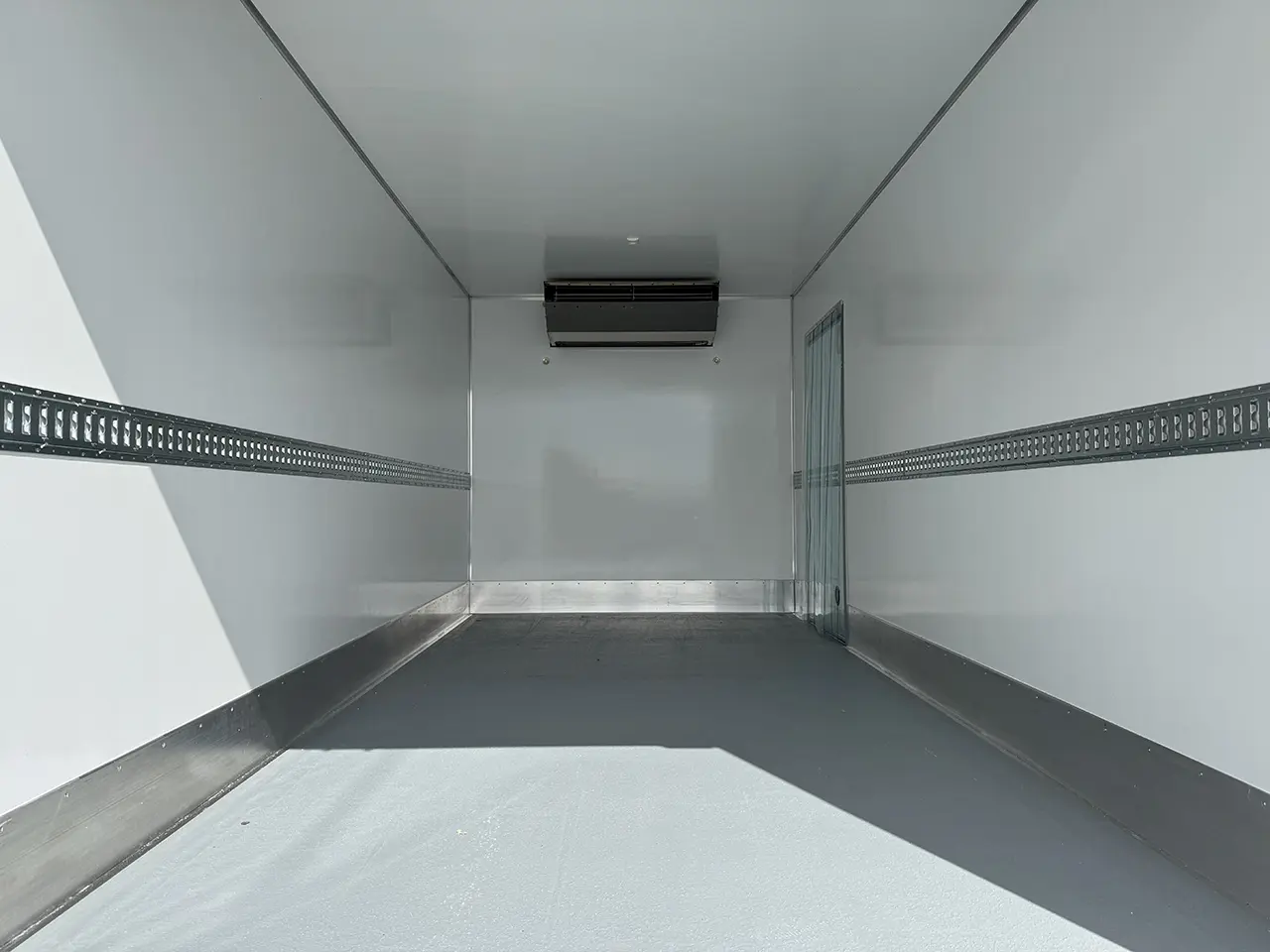 MAN TGM 18.250 BB CH 4x2 Refrigerated Box Truck 16