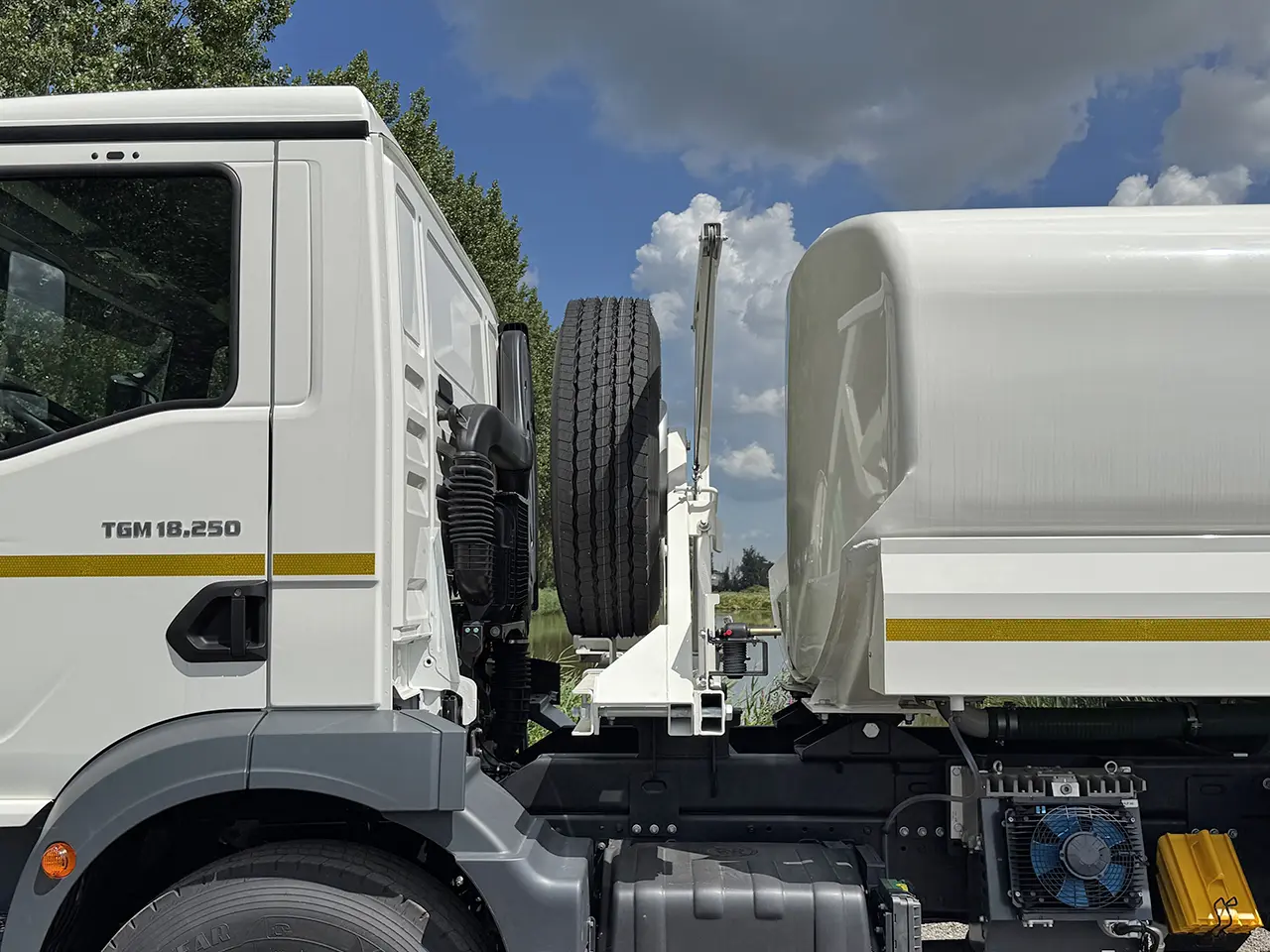 MAN TGM 18.250 BB CH Water Tank Truck 4x2 13