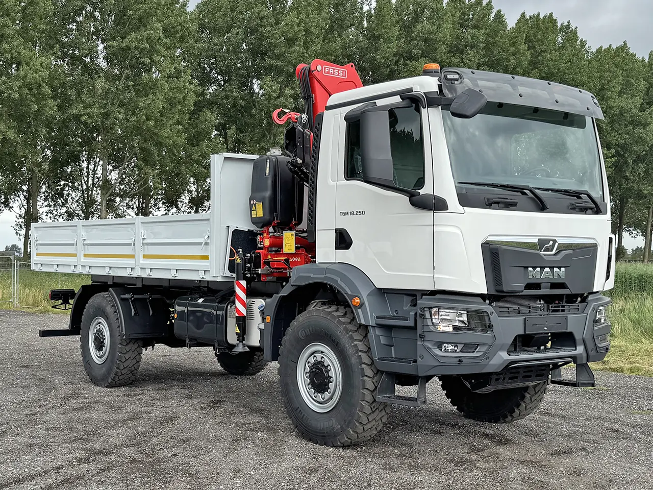 MAN TGM 18.250 BB CH Camion grue 4x4