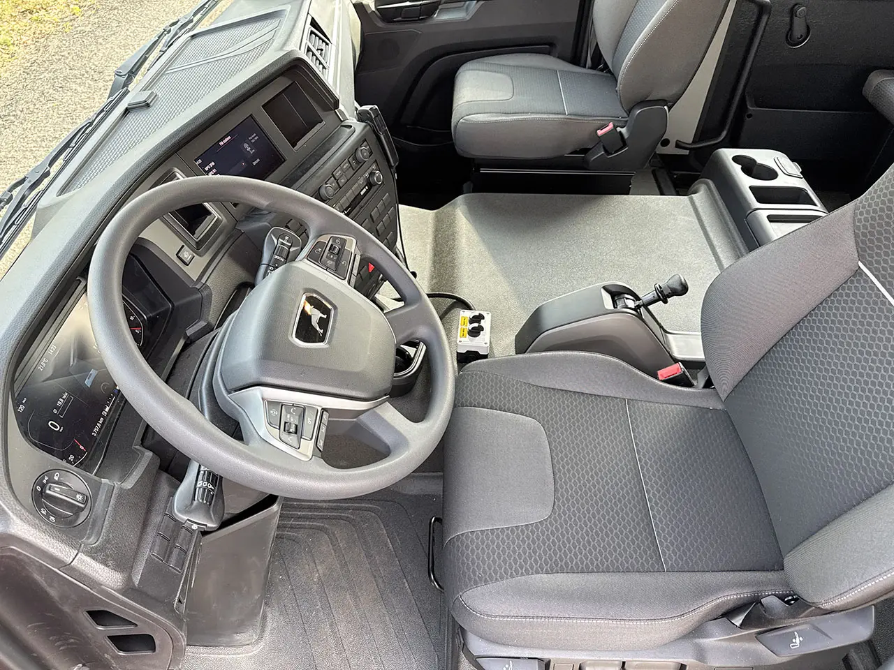 MAN TGM 18.250 BB CH 4x4 Fire Fighter Truck 9