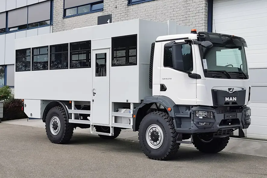 MAN TGM 18.250 BB CH Midi Bus 4x4