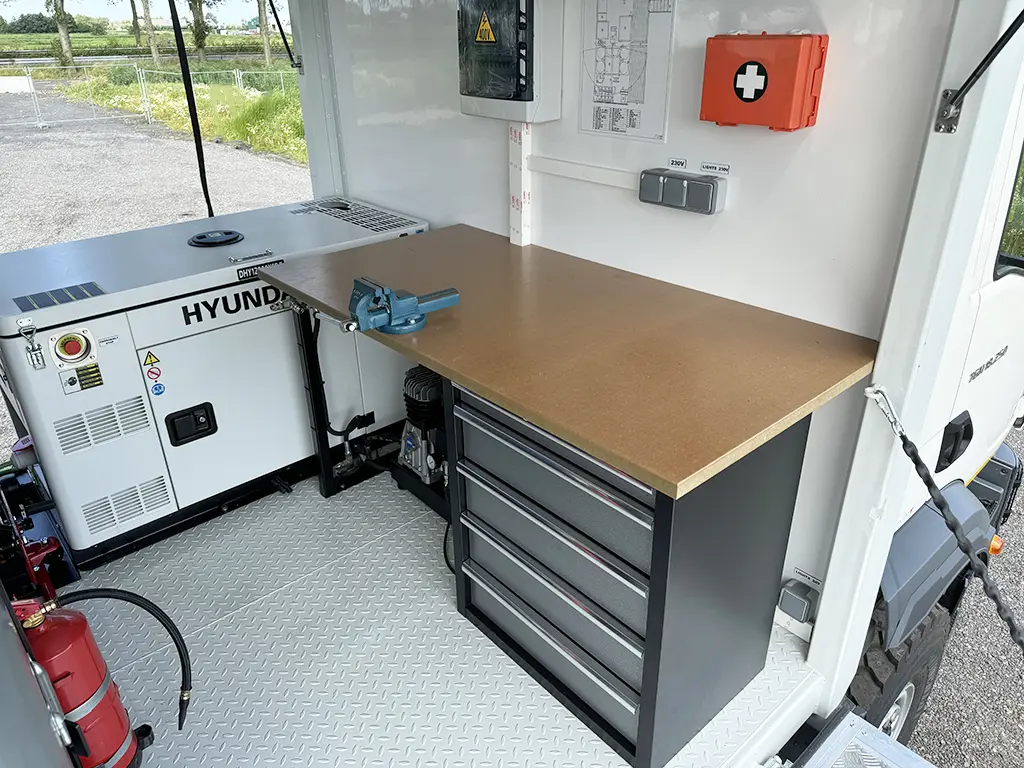 MAN TGM 18.250 BB CH Camion atelier mobile 4x4 16