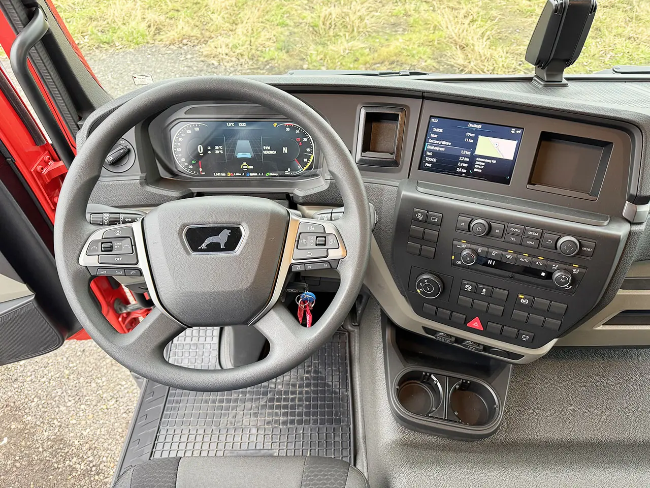 MAN TGM 18.320 BB CH 4x4 Chassis Cabin 9