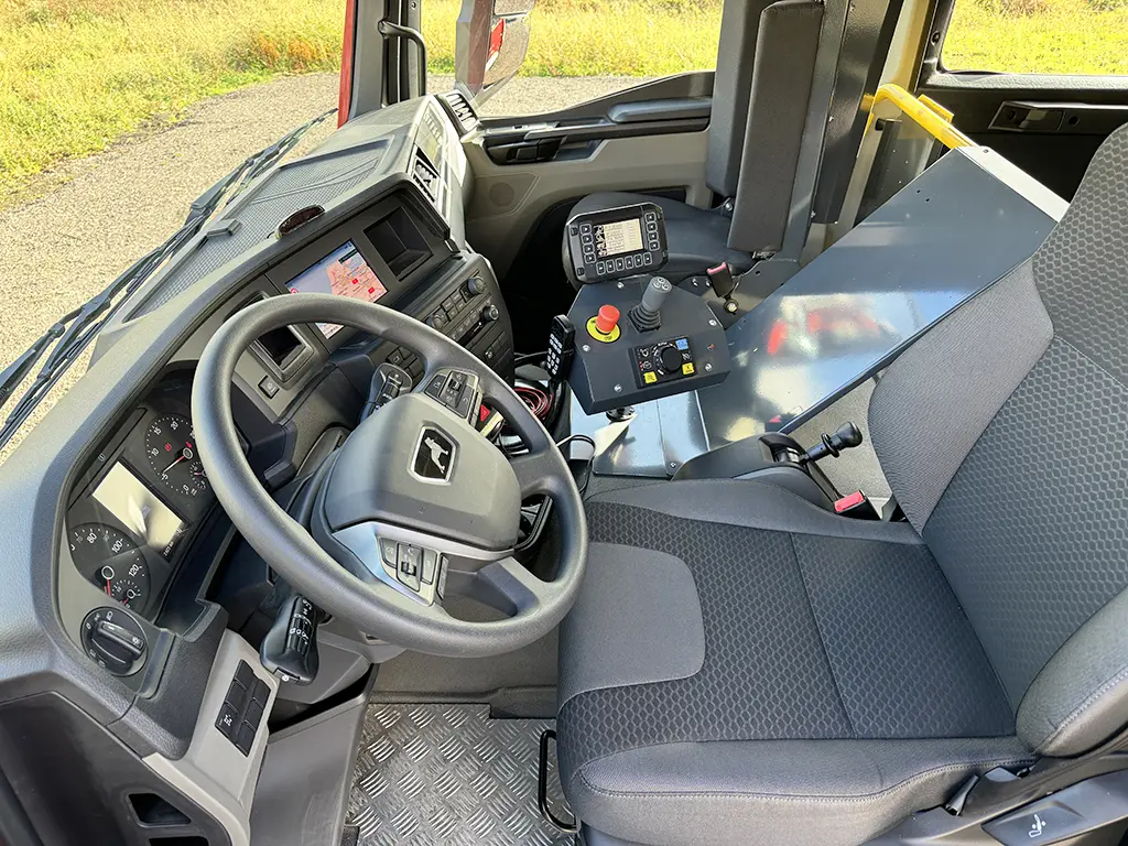 MAN TGM 18.320 BB CH Camion de pompiers 4x4 8