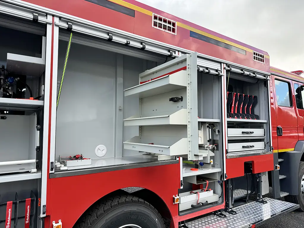 MAN TGM 18.320 BB CH Camion de pompiers 4x4 17