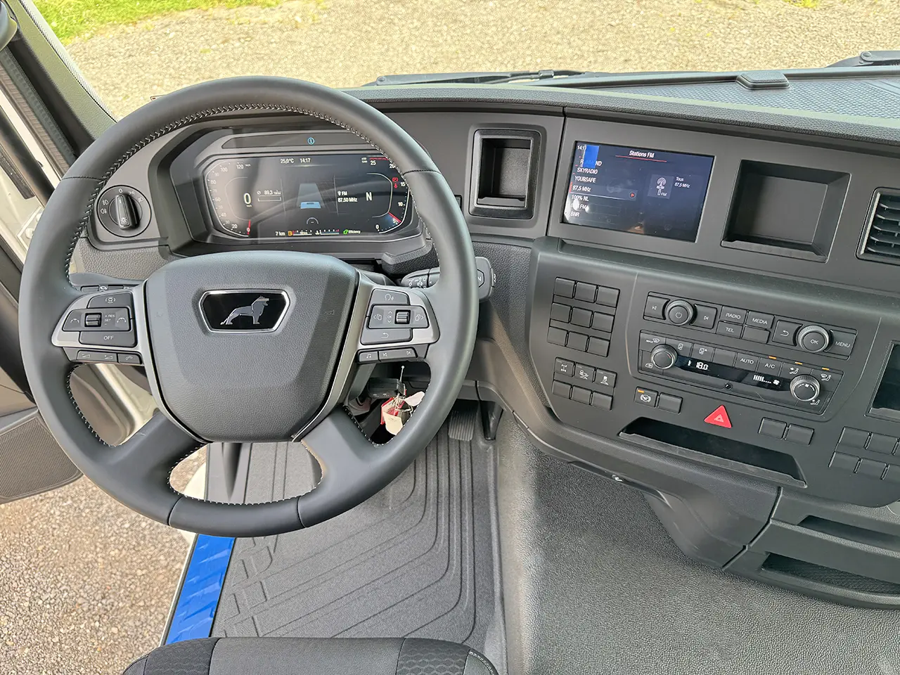 MAN TGS 22.440 BB SA 4x2 Tractor Head 10