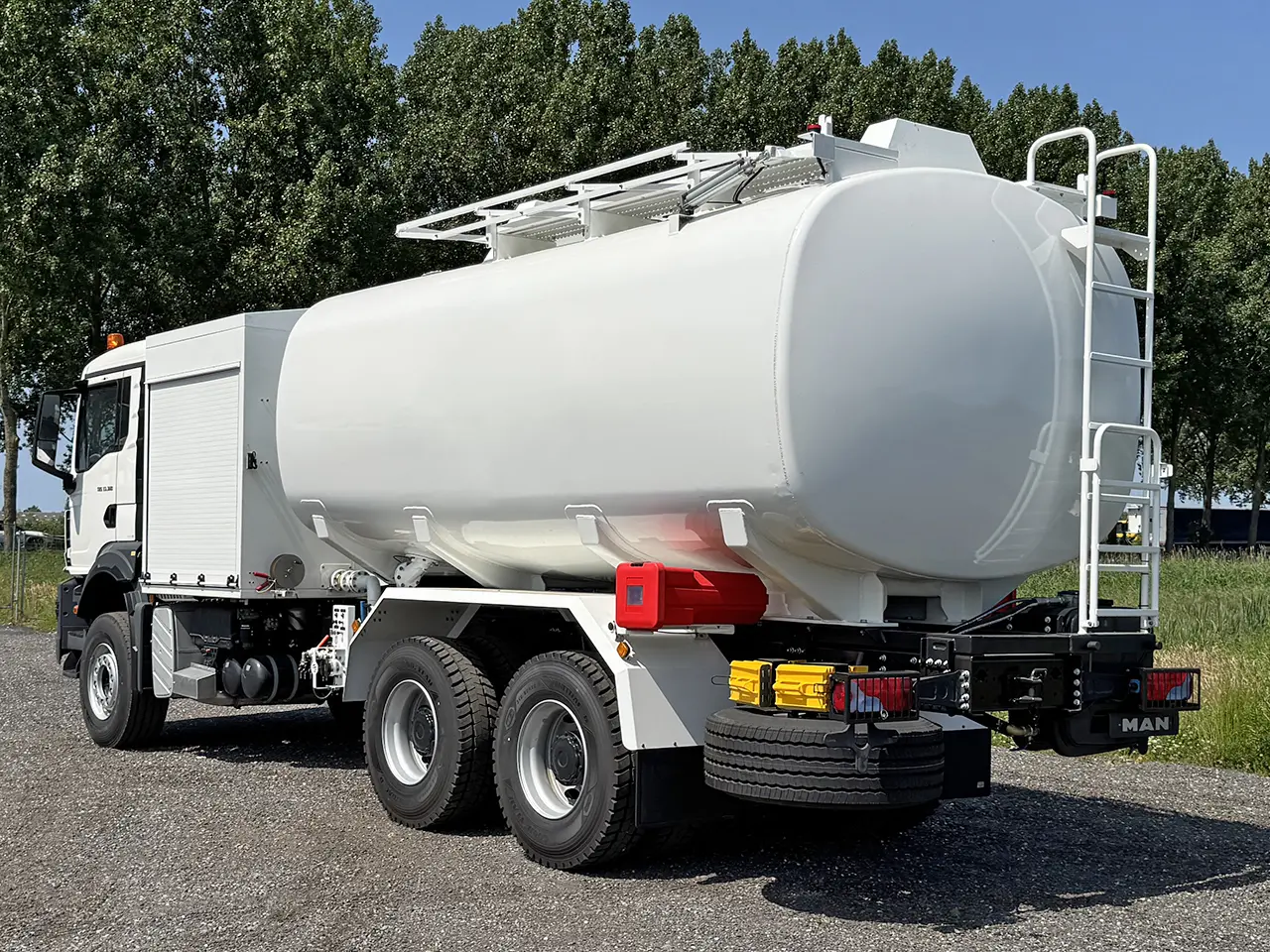 MAN TGS 33.360 BB CH 6x4 Aviation Fuel Tank Truck 2