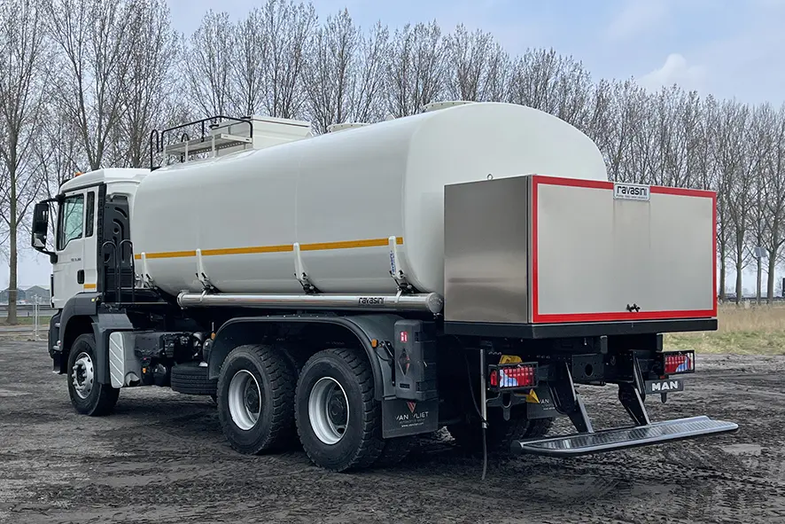 MAN TGS 33.360 BB-WW 6x4 Fuel Tank Truck 2