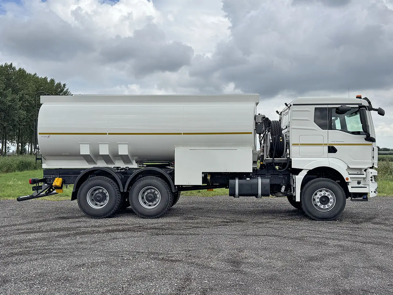 MAN TGS 33.400 BB CH Fuel Tank Truck 6x4 5