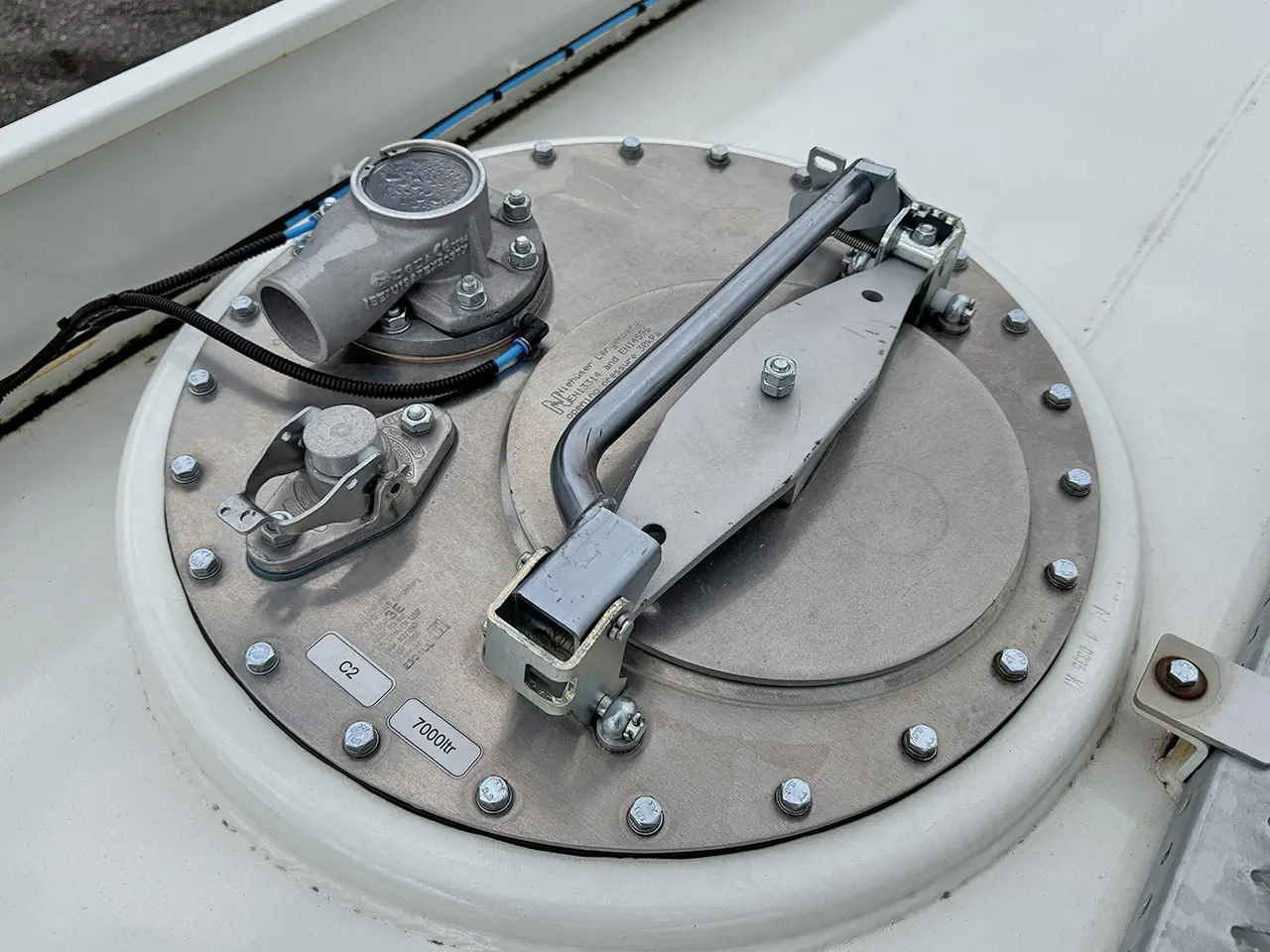 MAN TGS 33.400 BB CH 6x4 Fuel Tank Truck 18