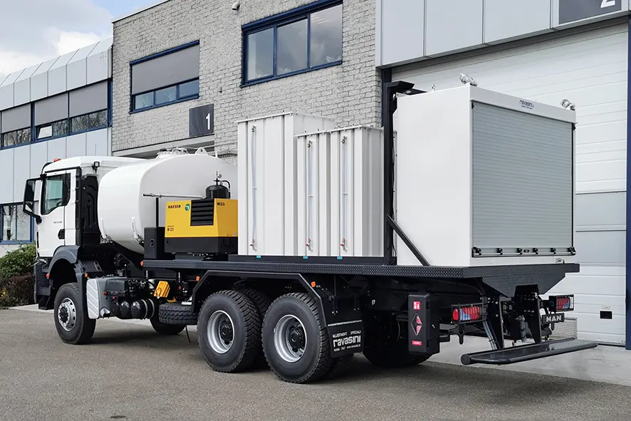 MAN TGS 33.400 BB CH Camion à carburant et lubrifiant 6x6 2