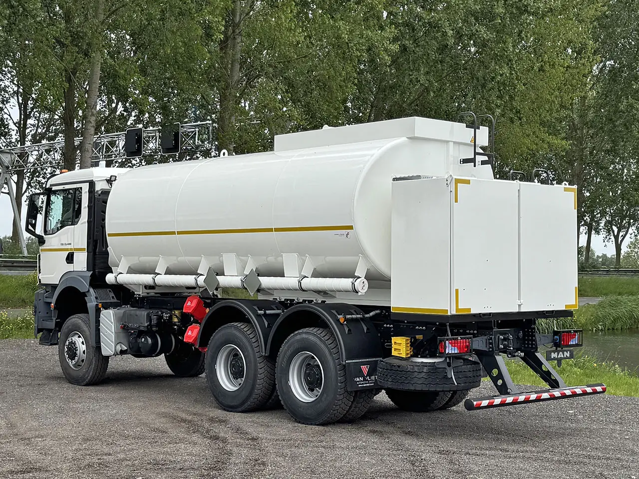 MAN TGS 33.400 BB CH Camion citerne à carburant 6x6