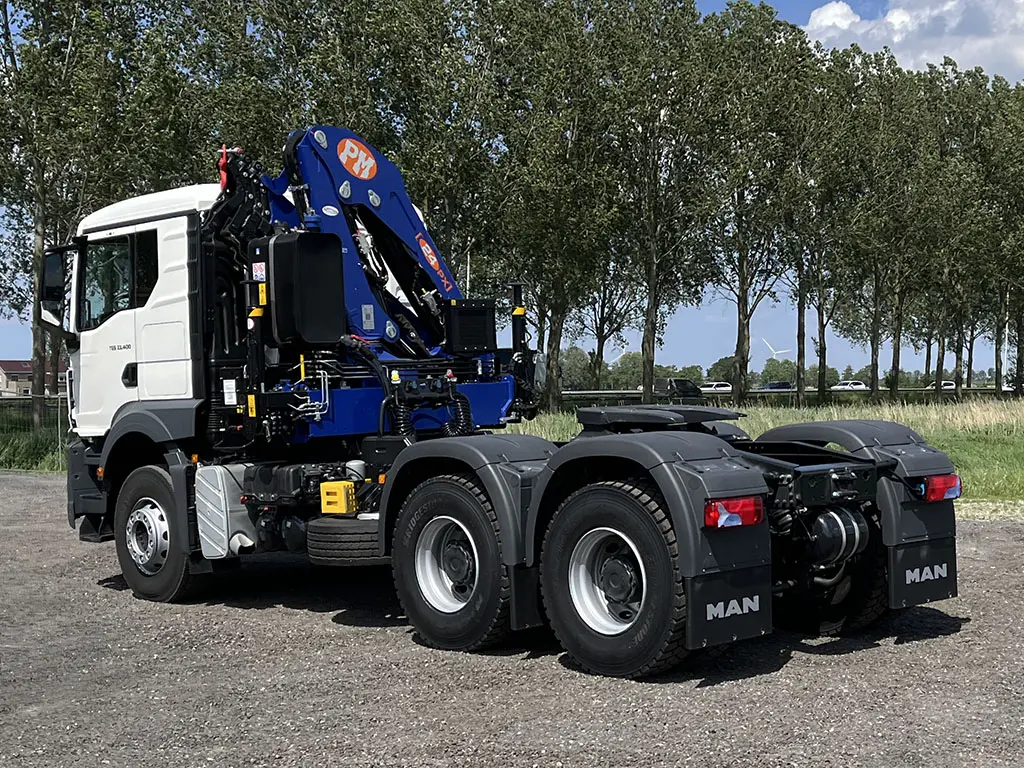 MAN TGS 33.400 BB SA 6x4 Tractor Head with Crane 2