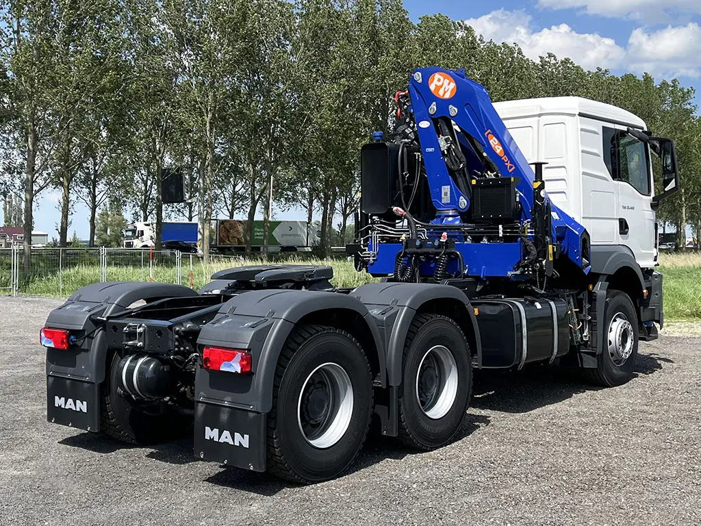 MAN TGS 33.400 BB SA 6x4 Tractor Head with Crane 5