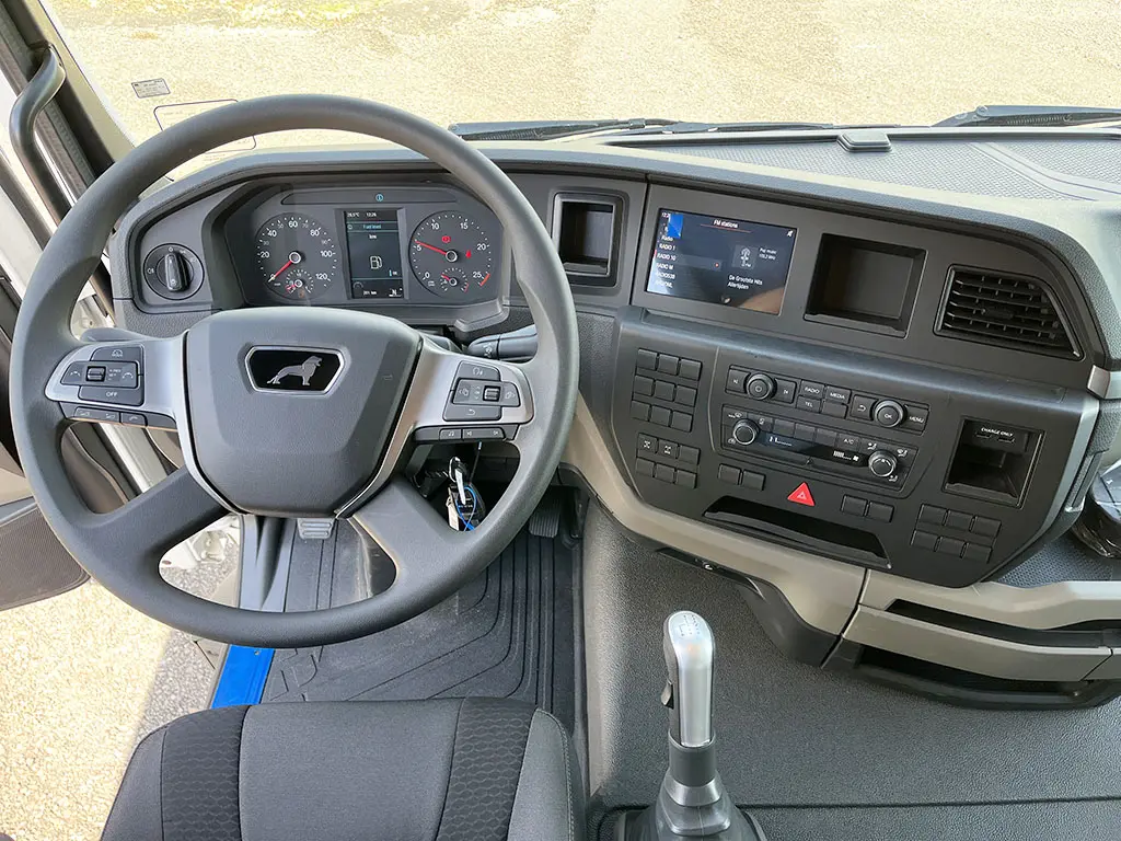 MAN TGS 33.400 BB SA 6x4 Tractor Head with Crane 9