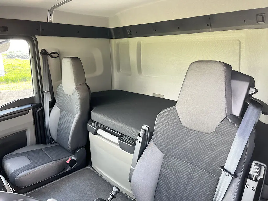 MAN TGS 33.400 BB SA 6x4 Tractor Head with Crane 10