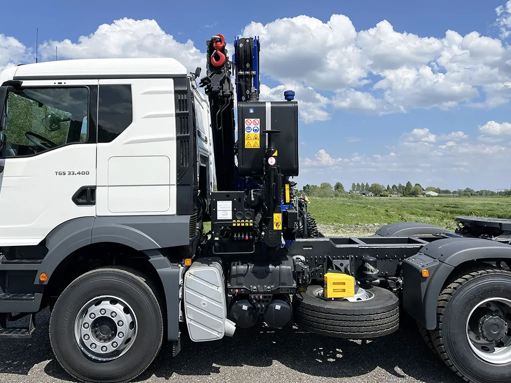 MAN TGS 33.400 BB SA 6x4 Tractor Head with Crane 12
