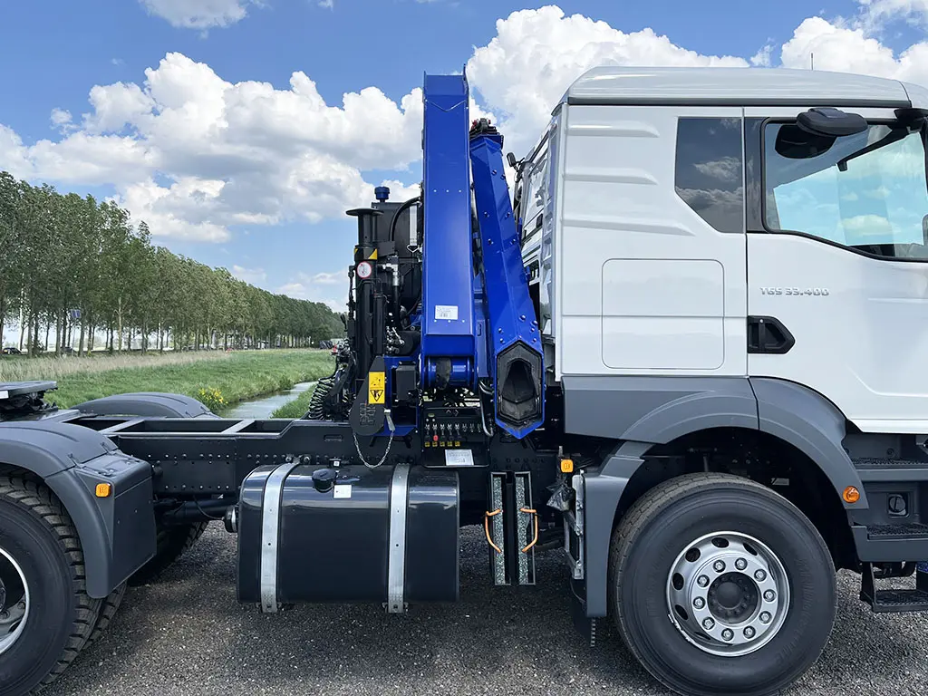 MAN TGS 33.400 BB SA 6x4 Tractor Head with Crane 13