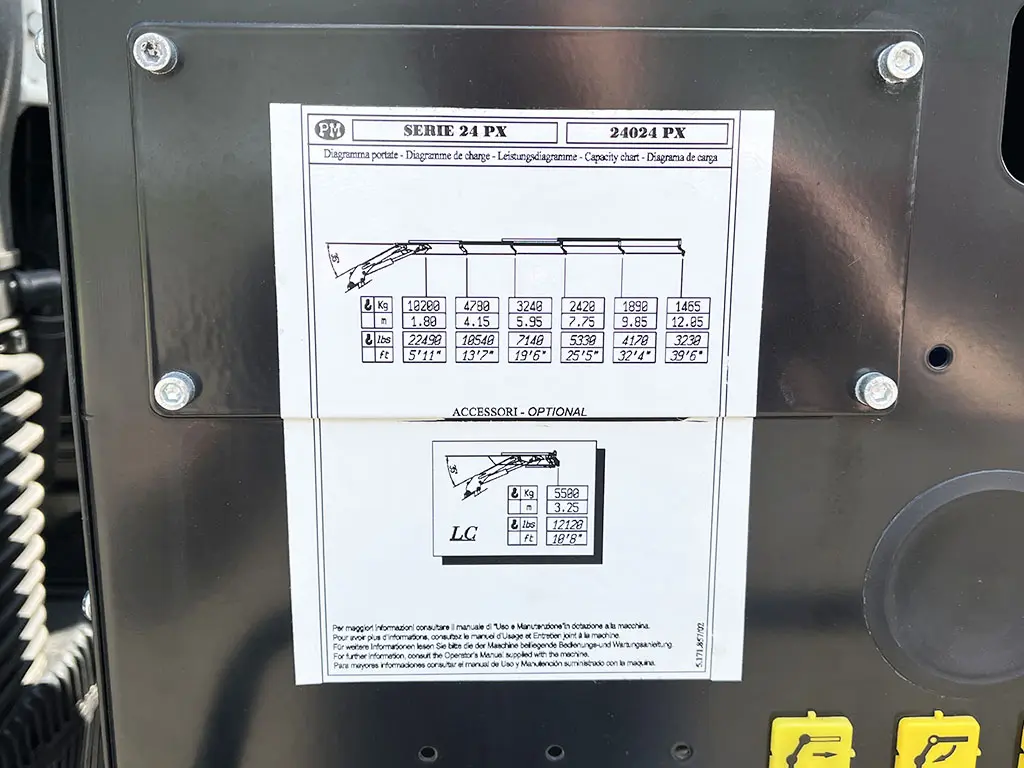 MAN TGS 33.400 BB SA 6x4 Tractor Head with Crane 17