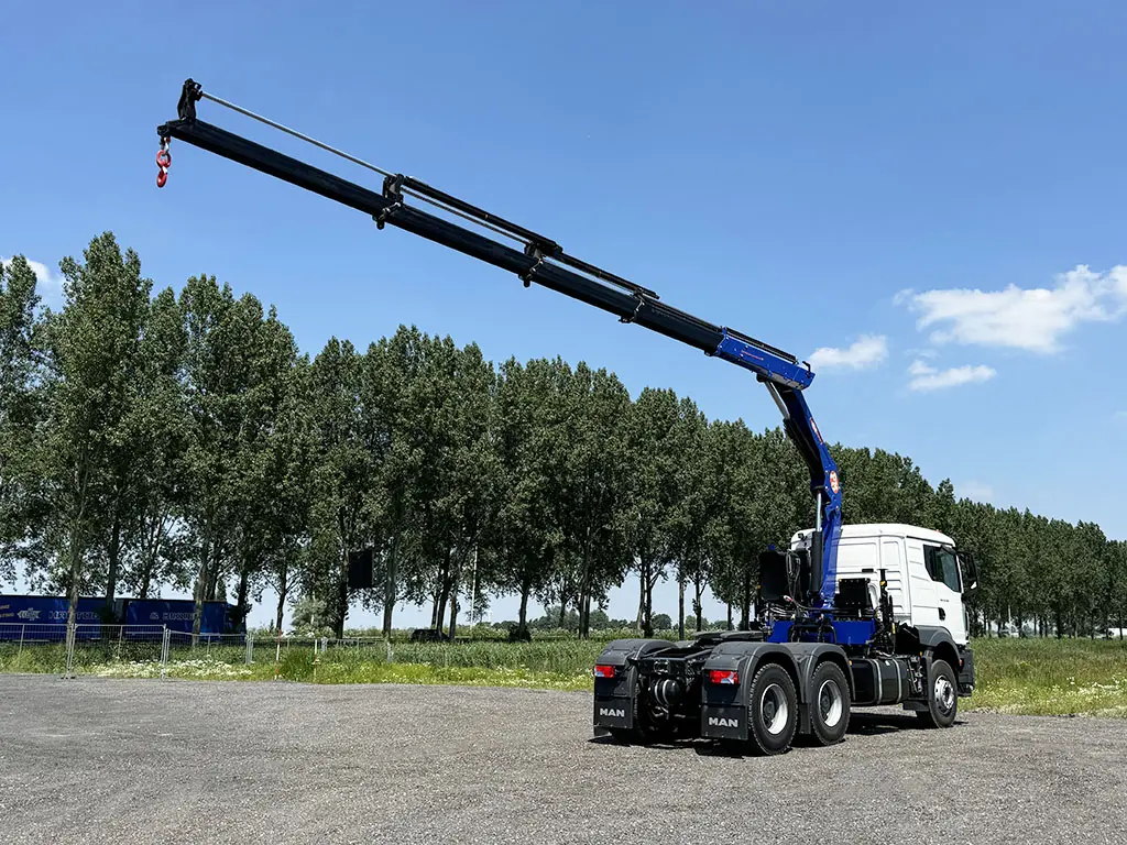 MAN TGS 33.400 BB SA Tractor Head with Crane 6x4 21