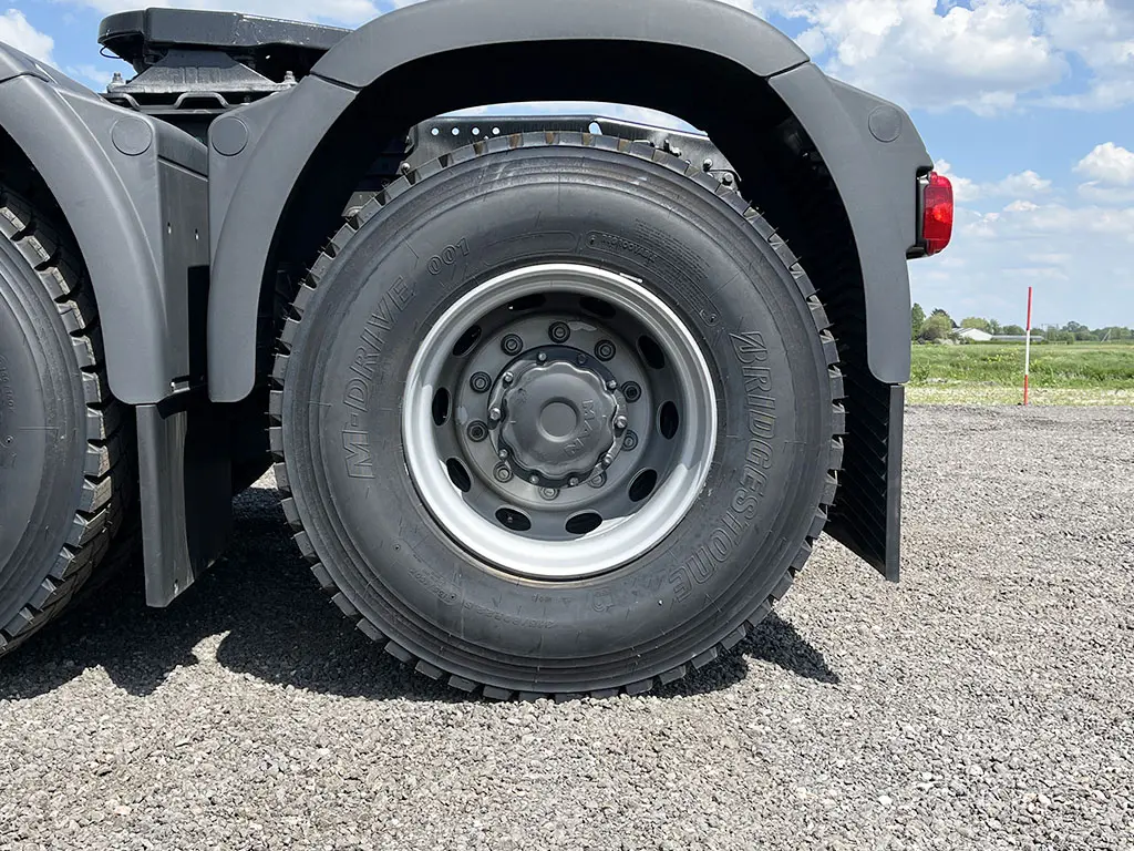 MAN TGS 33.400 BB SA 6x4 Tractor Head with Crane 22