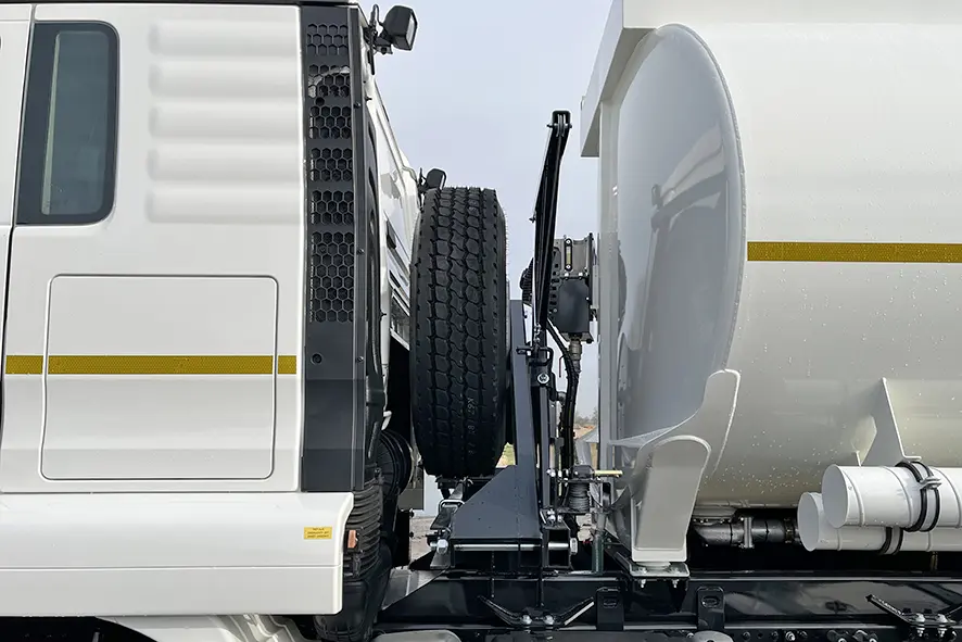 MAN TGS 33.400 BB-WW ADR Camion citerne à carburant 6x4 17
