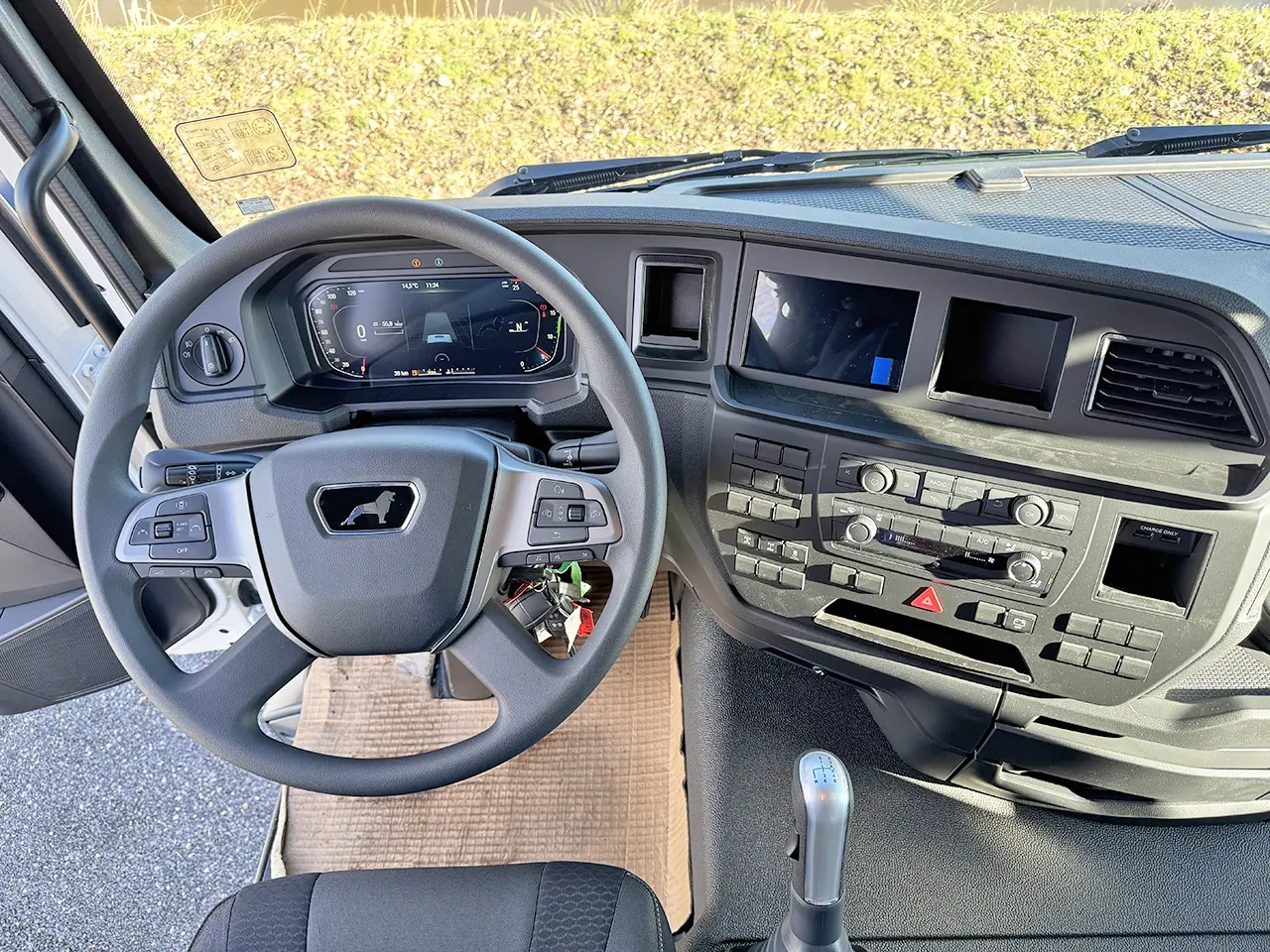 MAN TGS 33.440 BB SA Premium 6x4 Tractor Head 10