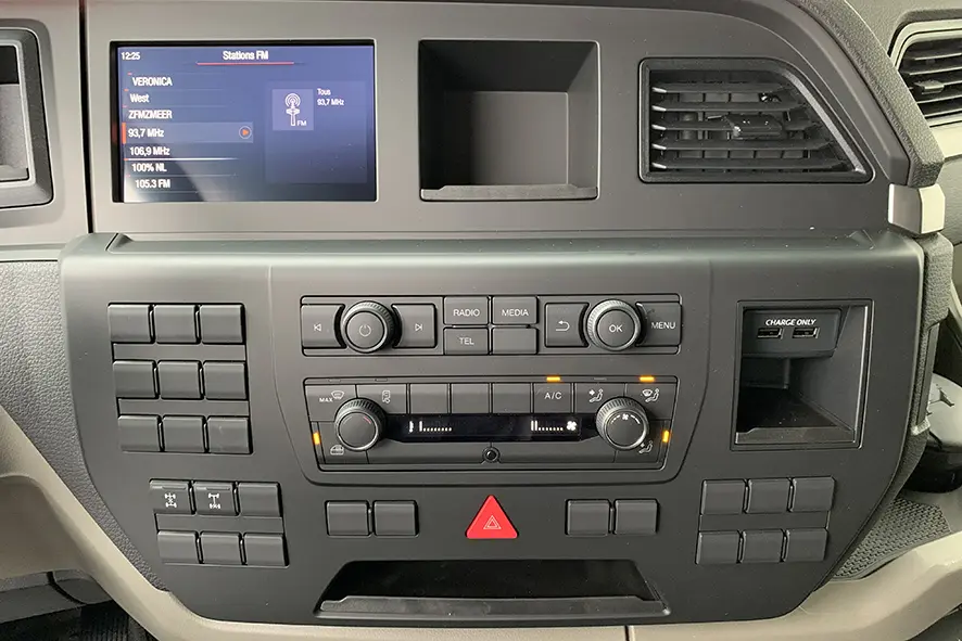 MAN TGS 33.480 BB SA 6x4 Tractor Head 11