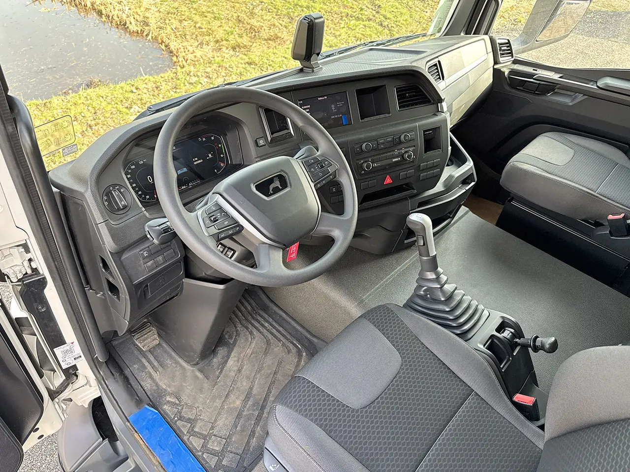 MAN TGS 41.400 BB CH 8x4 Tipper Truck 3