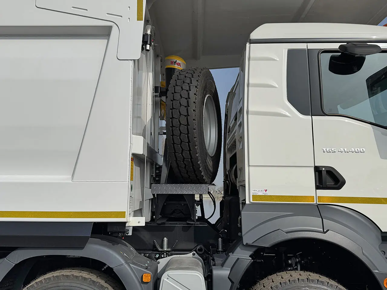 MAN TGS 41.400 BB CH 8x4 Tipper Truck 19