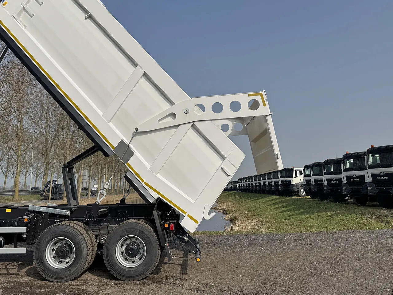 MAN TGS 41.400 BB CH 8x4 Tipper Truck 21