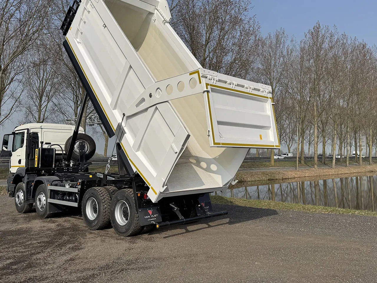 MAN TGS 41.400 BB CH 8x4 Tipper Truck 22