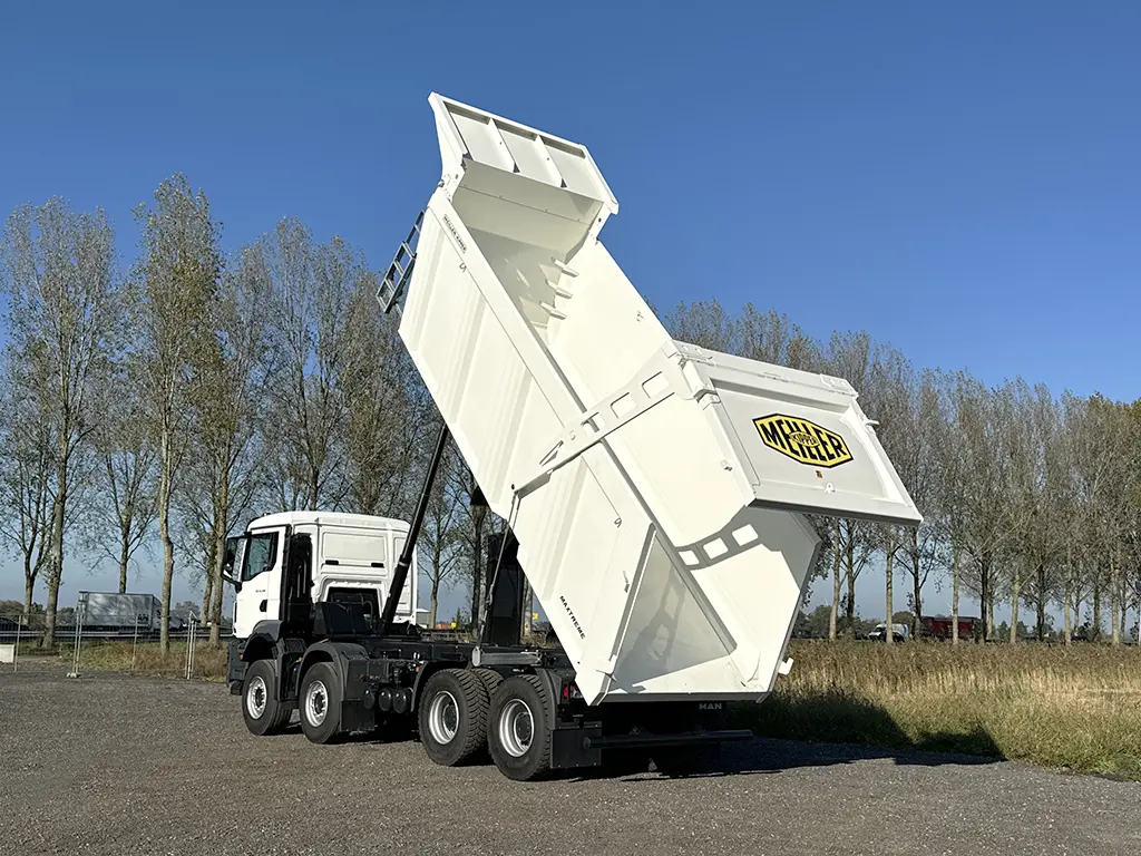 MAN TGS 41.400 BB CH 8x4 Tipper Truck 14