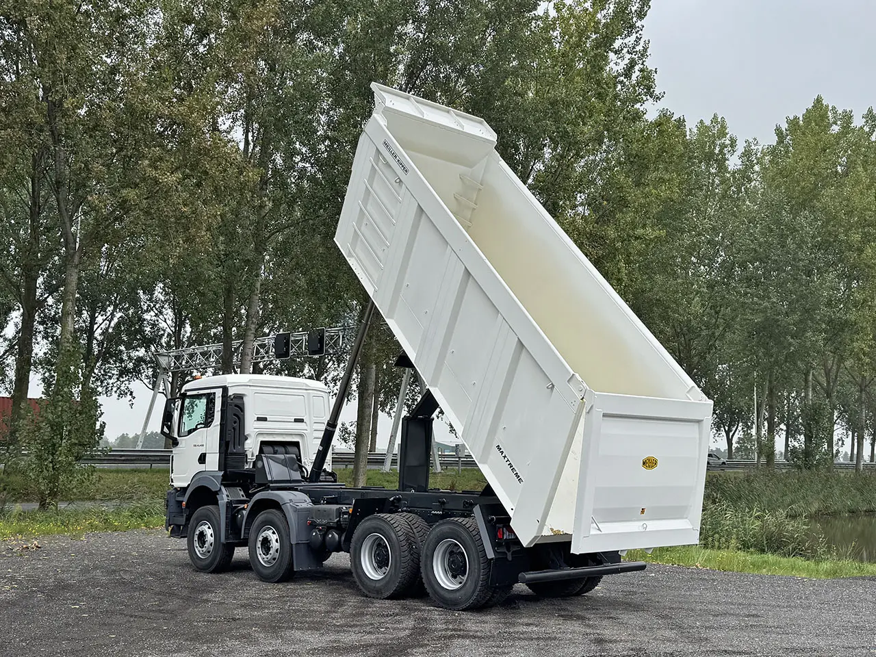 MAN TGS 41.400 BB CH Benne basculante 8x4 19