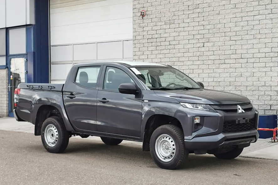 Mitsubishi L200 GL 4x4 Double Cab Pick-up 1
