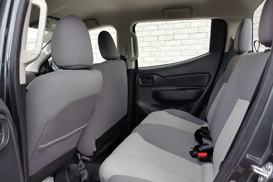 Mitsubishi L200 GL 4x4 Double Cab Pick-up 10