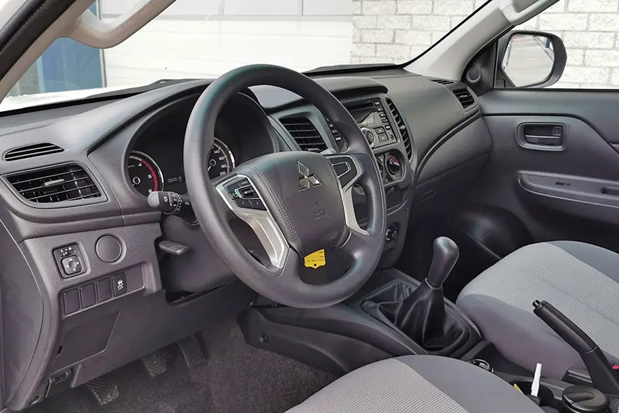 Mitsubishi L200 GLX 4x4 Double Cab Pick-up 3