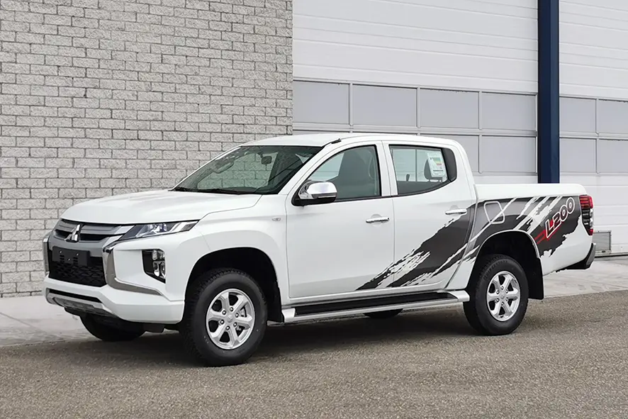 Mitsubishi L200 GLX 4x4 Double Cab Pick-up 7