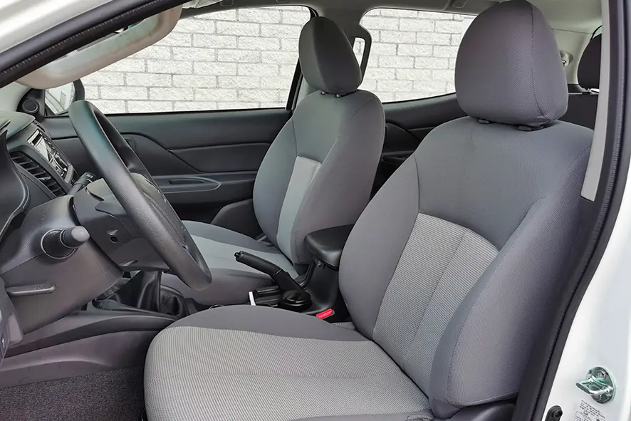 Mitsubishi L200 GLX 4x4 Double Cab Pick-up 11