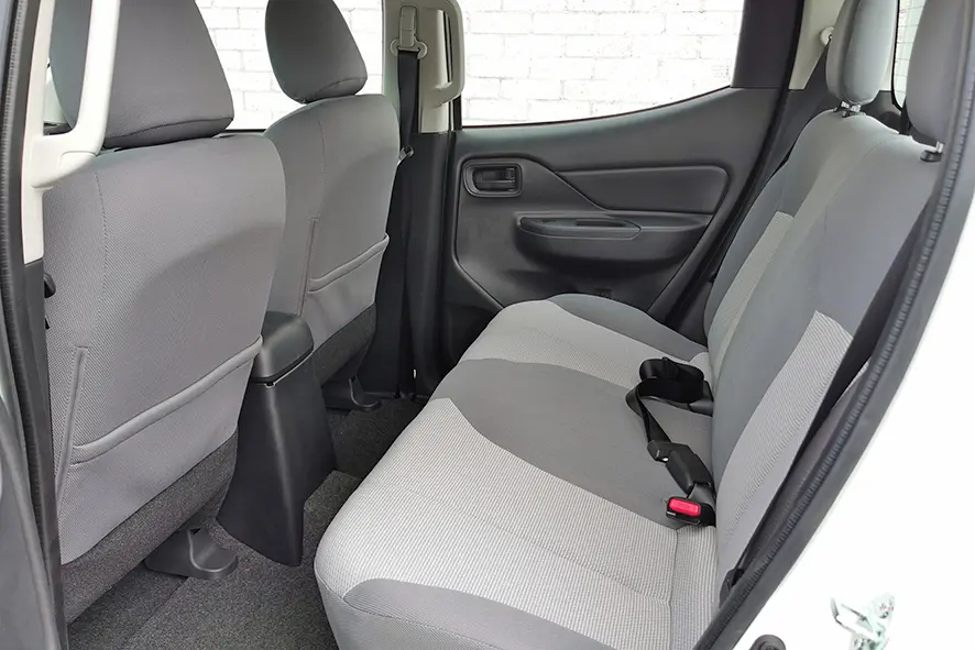 Mitsubishi L200 GLX 4x4 Double Cab Pick-up 14