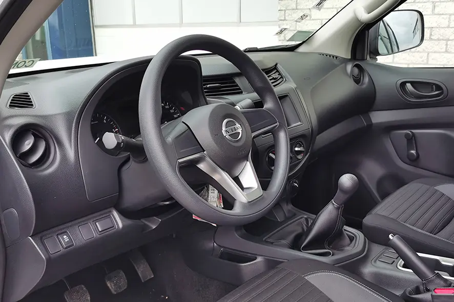 Nissan Navara XE 2.5D Double Cab Pick-up 4x4 3