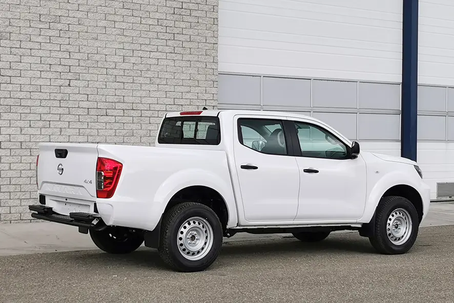 Nissan Navara XE 2.5D 4x4 Double Cab Pick-up 5