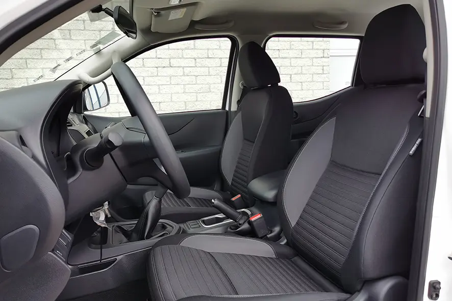 Nissan Navara XE 2.5D 4x4 Double Cab Pick-up 9