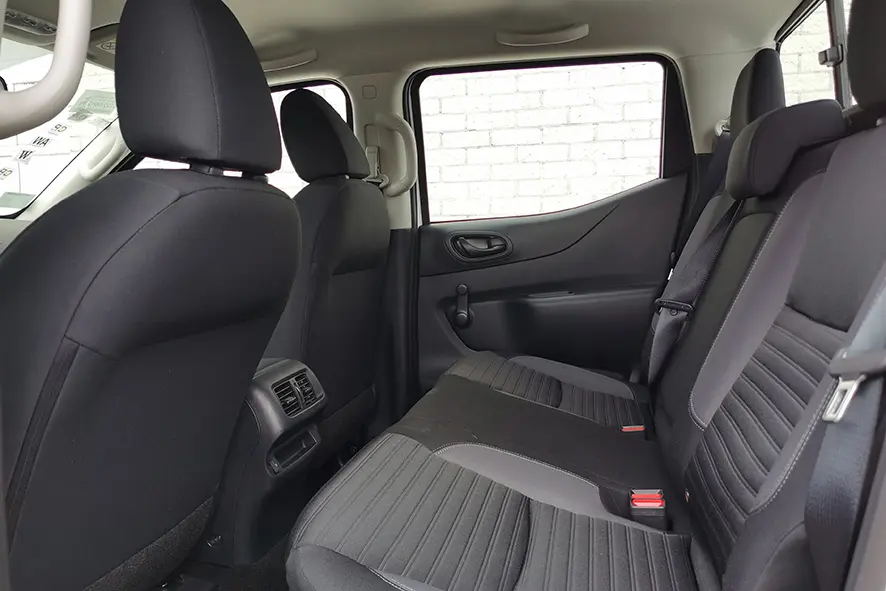 Nissan Navara XE 2.5D 4x4 Double Cab Pick-up 10