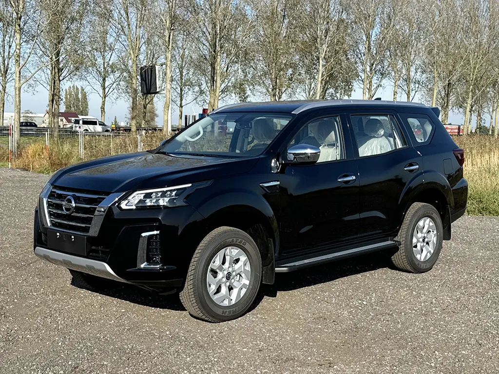 Nissan X-Terra 4x4 Sports Utility Vehicle (SUV) 7