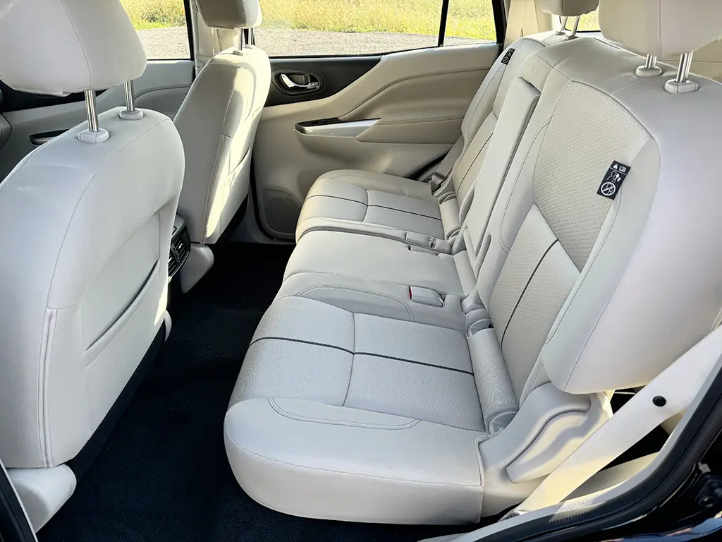 Nissan X-Terra 4x4 Sports Utility Vehicle (SUV) 11